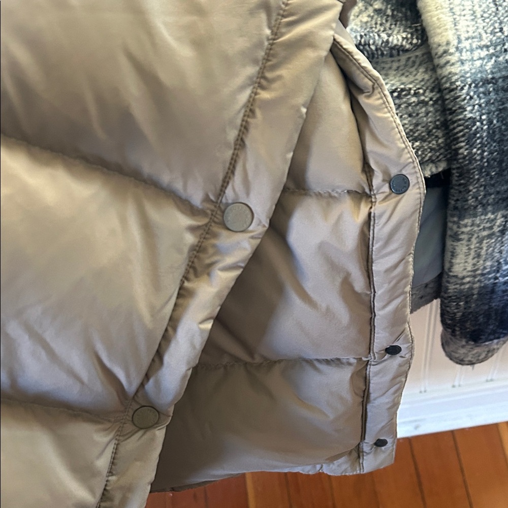 Gray Hooded Puffer Coat super warm! - Picture 6 of 9
